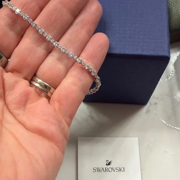 Elegant Swarovski crystal bracelet - Picture 2 of 4